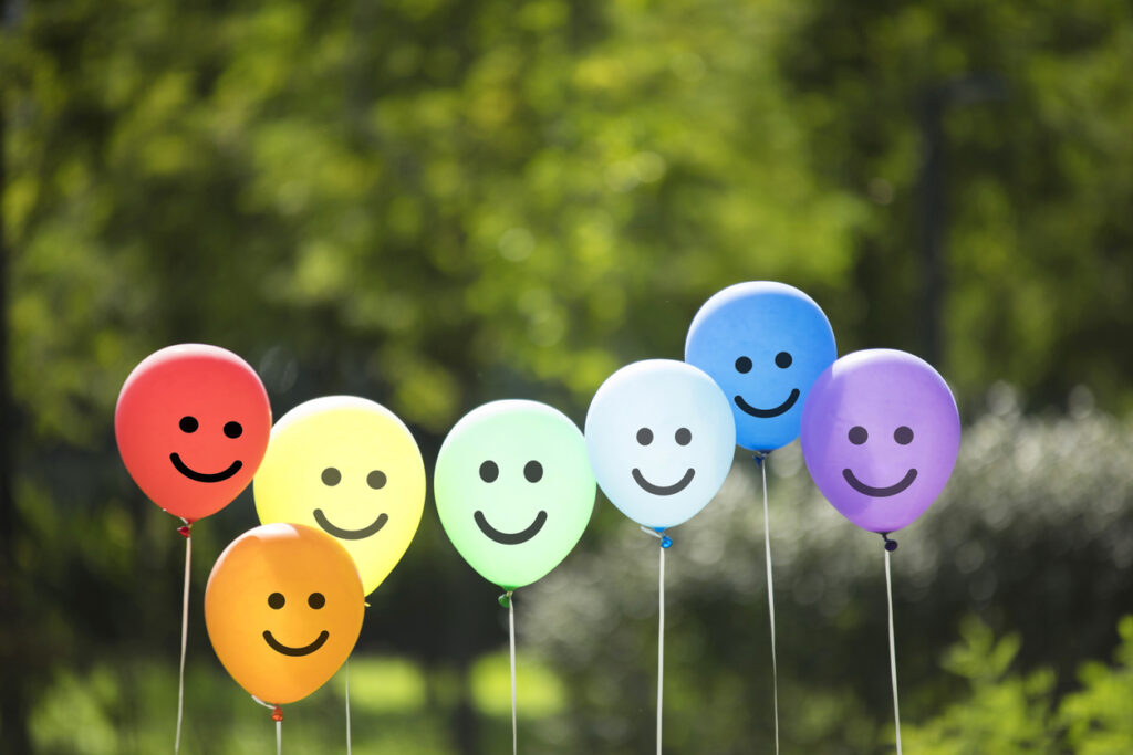 joyful-balloon-family